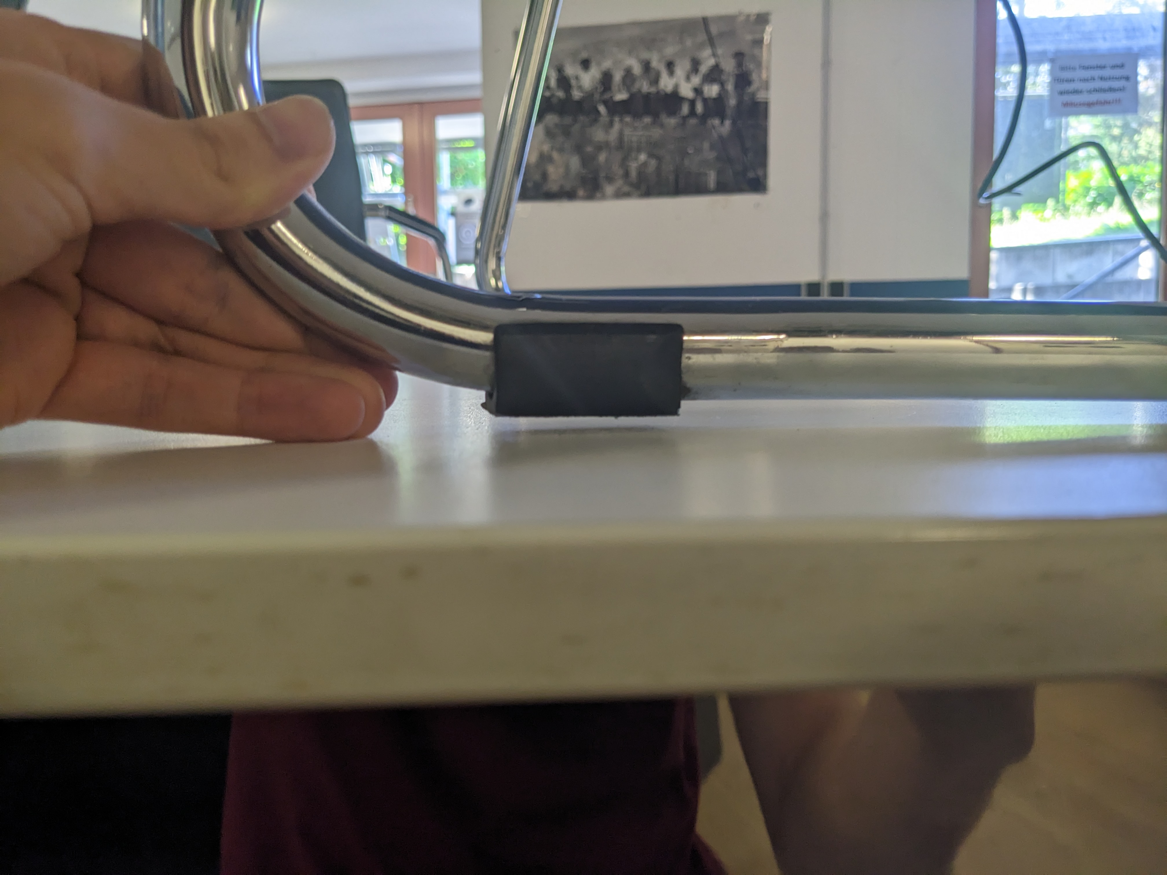 Chair on flat table (smaller
gap)